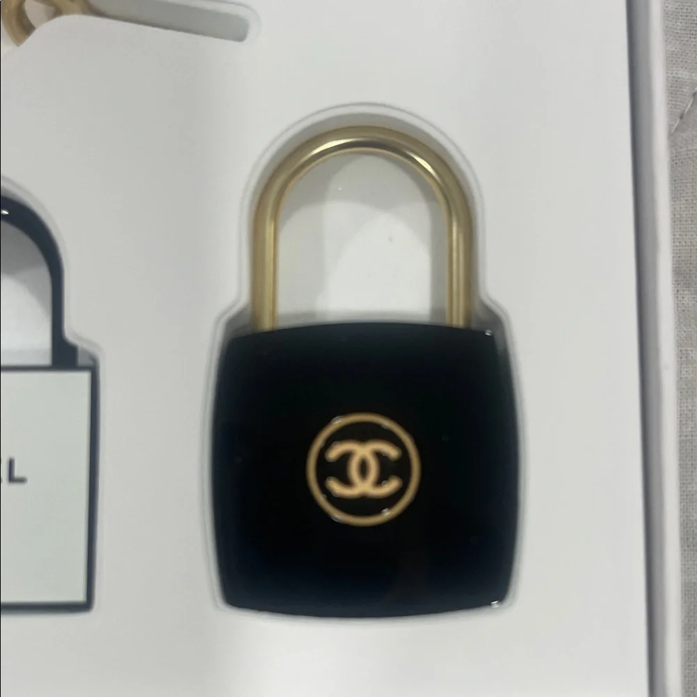 LA Collection CHANEL Black and Gold Padlock Set - Picture 3 of 5